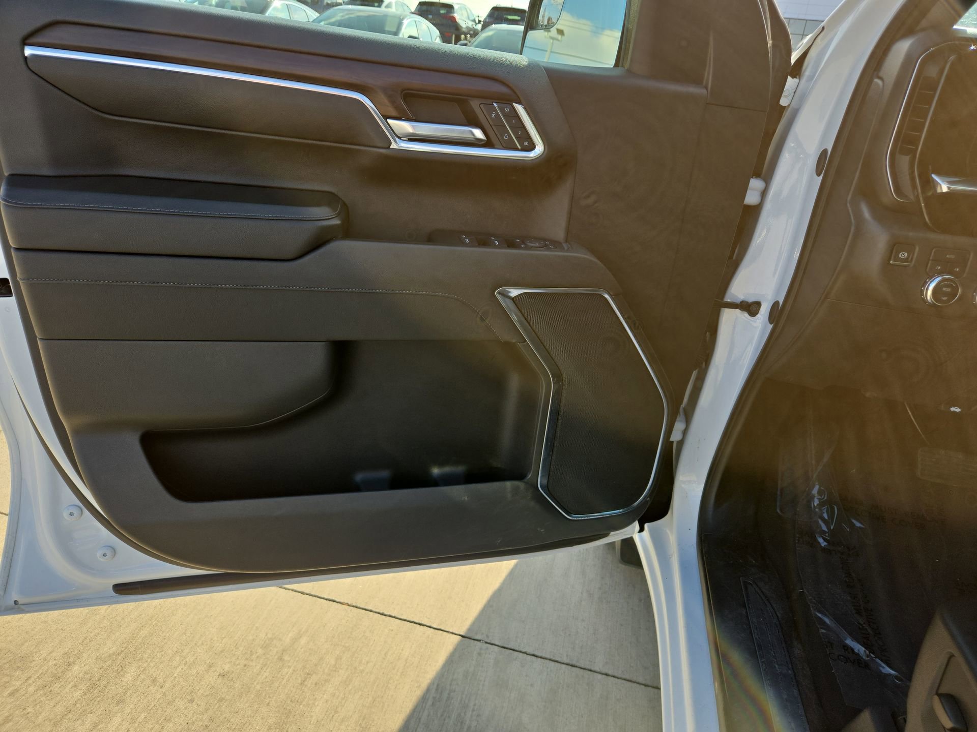 Used 2024 GMC Sierra 1500 SLT image 11