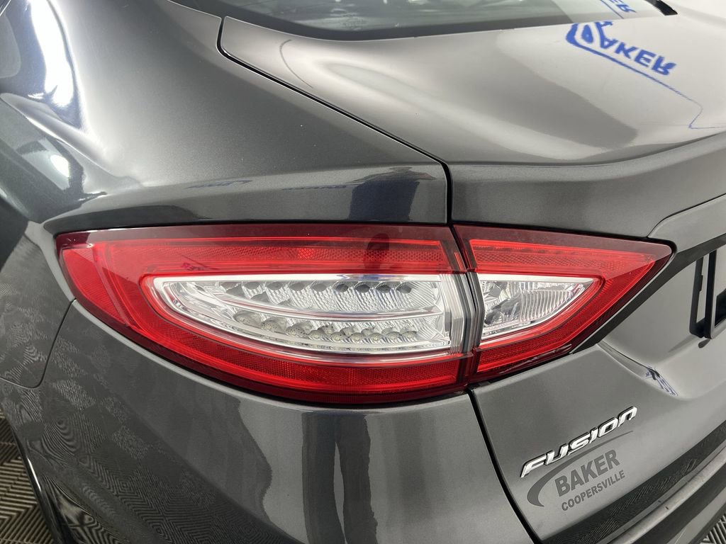 Used 2015 Ford Fusion SE image 32