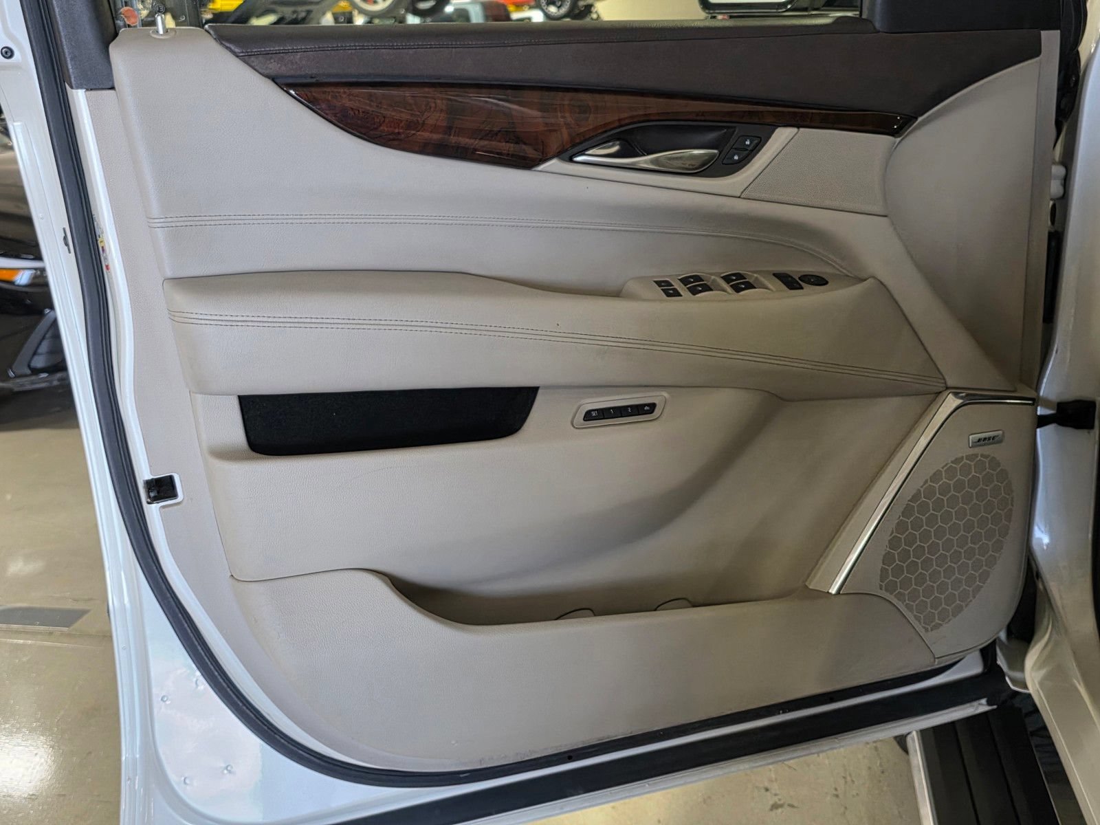 Used 2015 Cadillac Escalade Premium AWD/4WD image 21