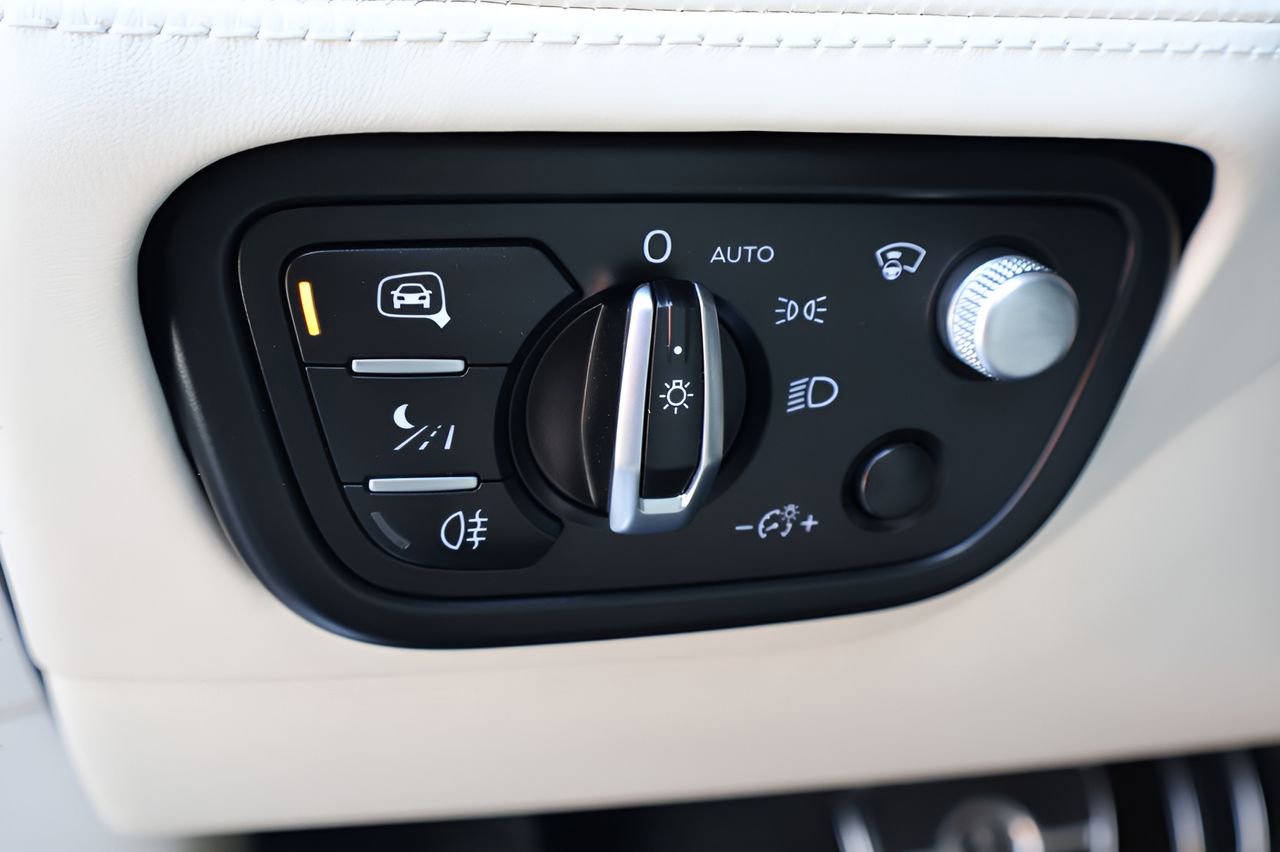 Used 2022 Bentley Bentayga AWD/4WD image 23