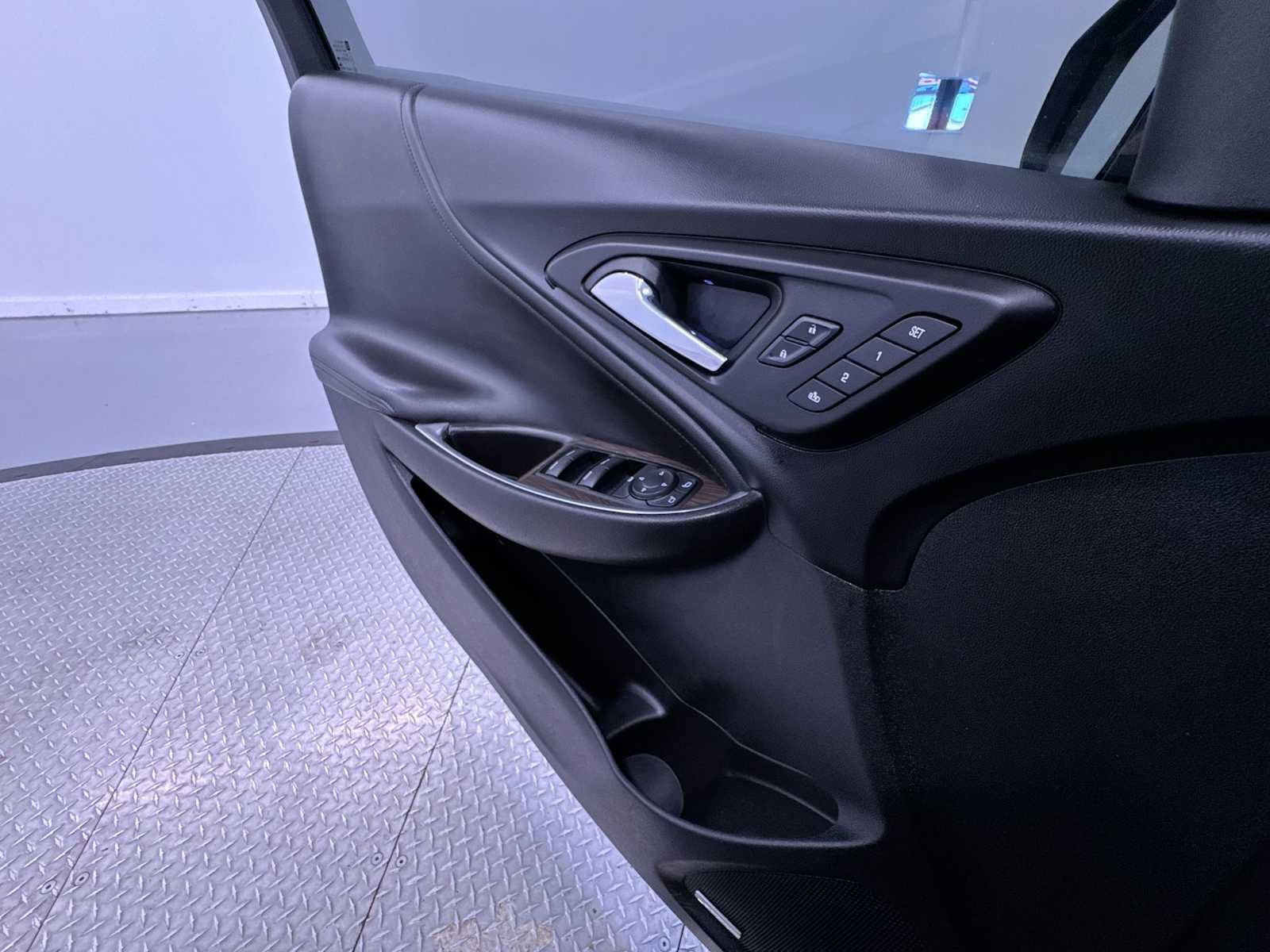 Used 2016 Chevrolet Malibu Premier FWD image 31