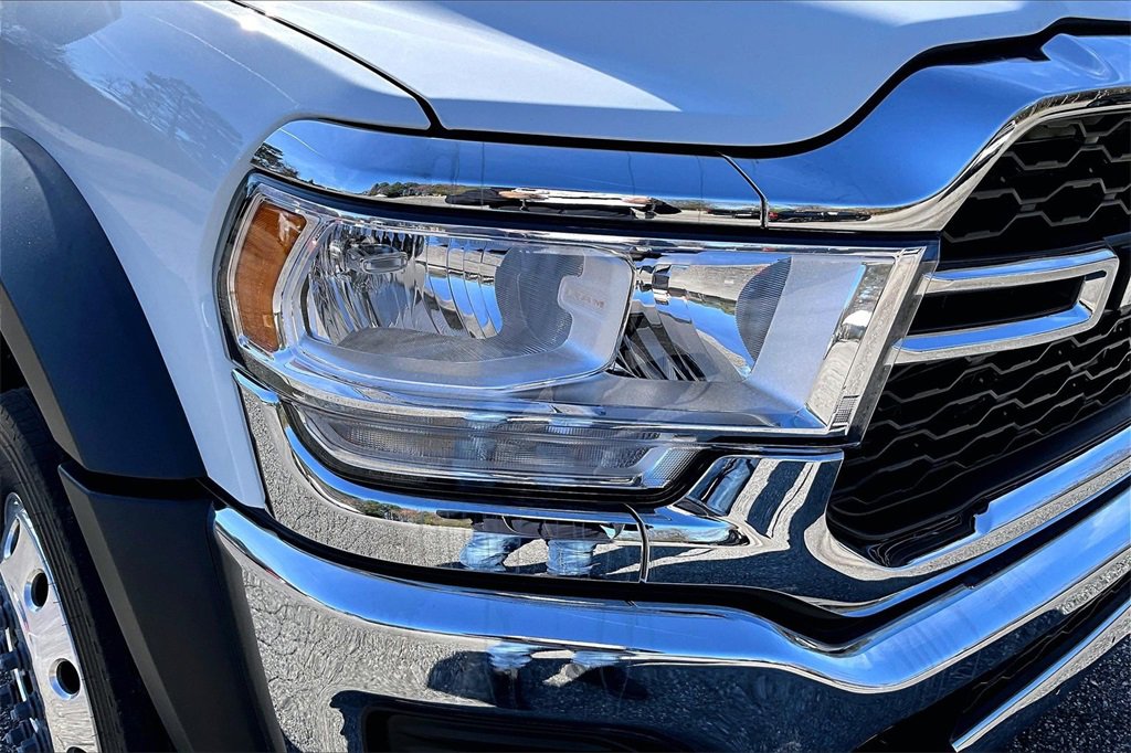 Used 2024 RAM 5500 Tradesman w/ Chrome Appearance Group image 25