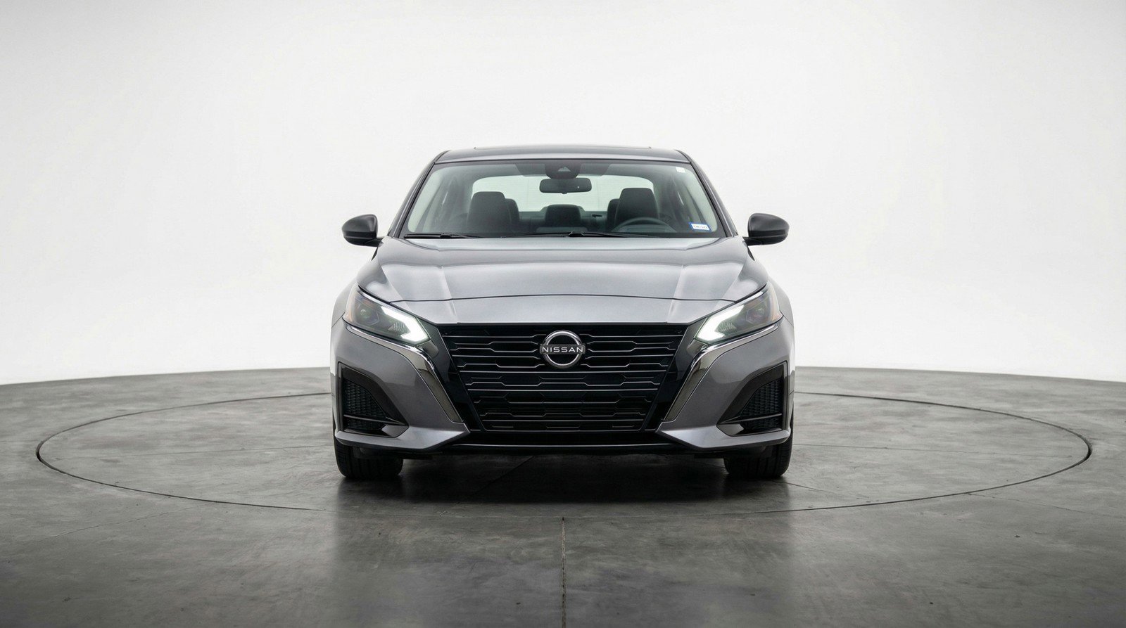 Used 2025 Nissan Altima 2.5 SV FWD image 2