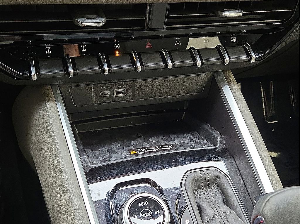 Used 2026 Chevrolet Colorado ZR2 w/ Technology Package image 28