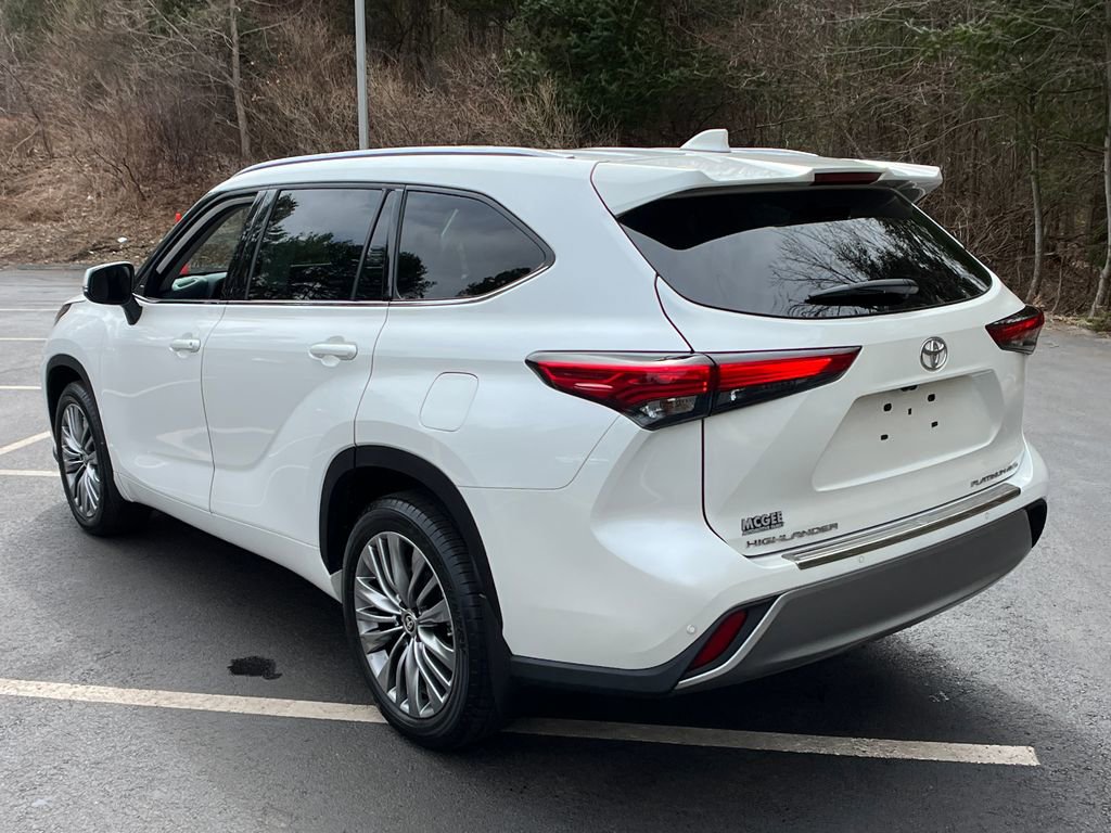 Used 2020 Toyota Highlander Platinum image 3