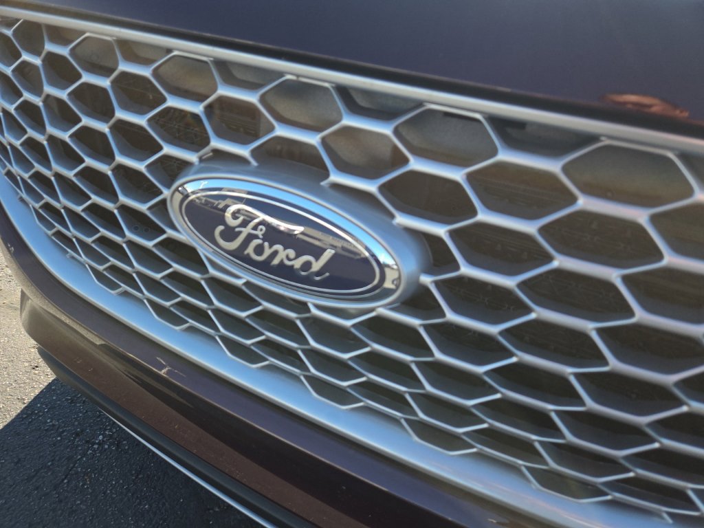 Certified 2024 Ford Edge SEL w/ Convenience Package AWD/4WD image 2