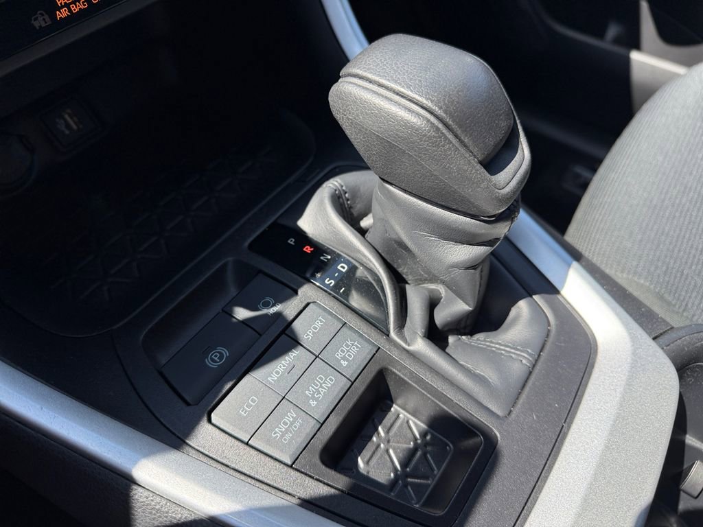 Certified 2024 Toyota RAV4 LE AWD/4WD image 38