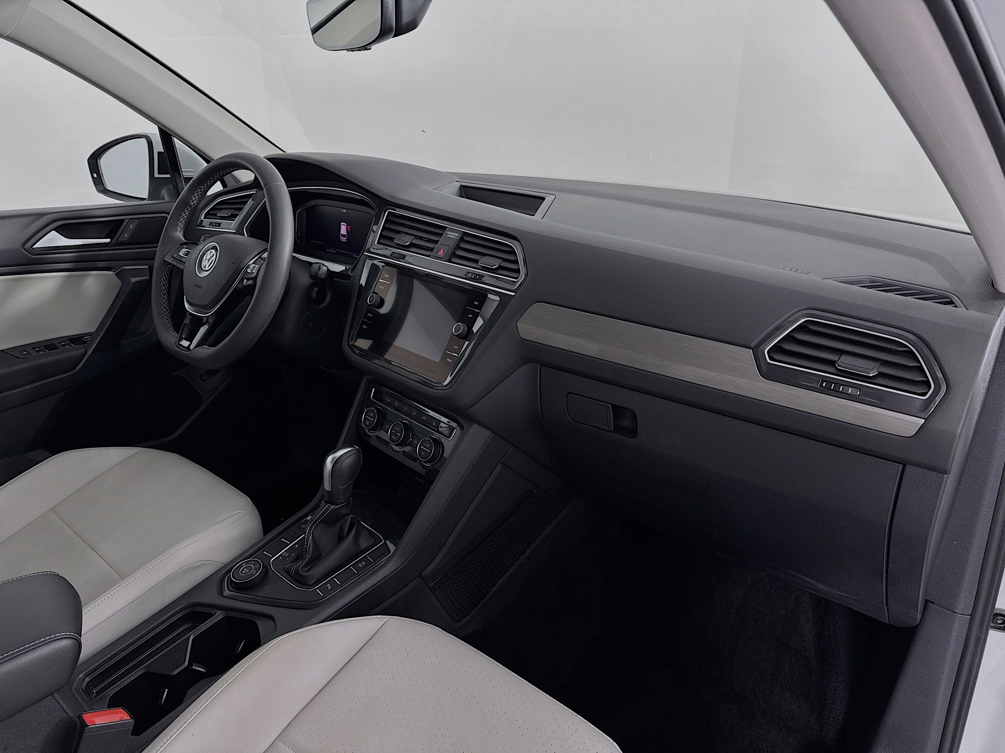 Used 2021 Volkswagen Tiguan SEL w/ 3rd Row Seat Package AWD/4WD image 30