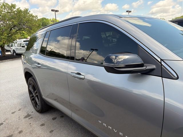 Used 2025 Chevrolet Traverse LT FWD image 6
