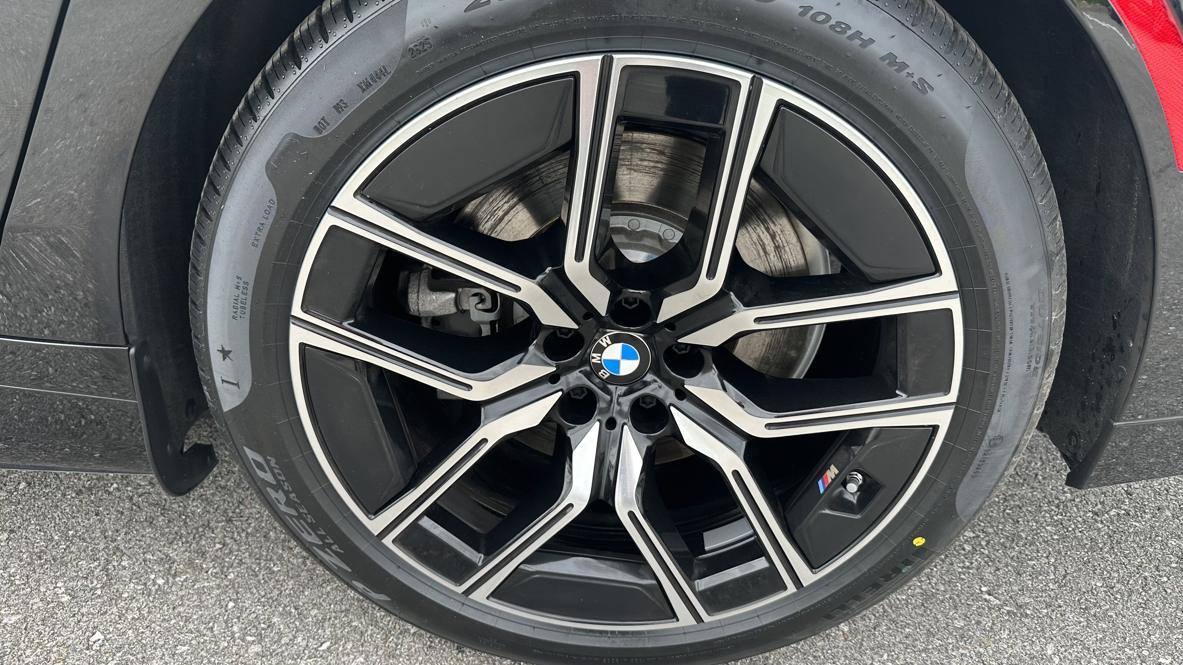 Certified 2025 BMW i7 xDrive60 w/ Premium Package AWD/4WD image 13