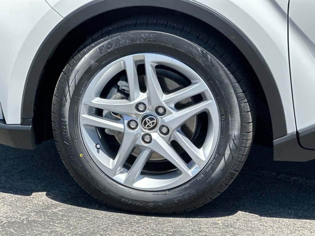 Used 2021 Toyota C-HR LE FWD image 23