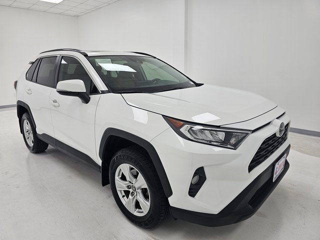 Used 2021 Toyota RAV4 XLE w/ Convenience Package image 2