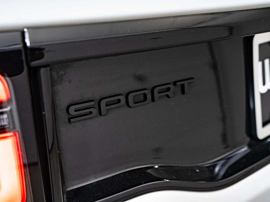 Used 2023 Land Rover Discovery Sport SE R-Dynamic AWD/4WD image 18