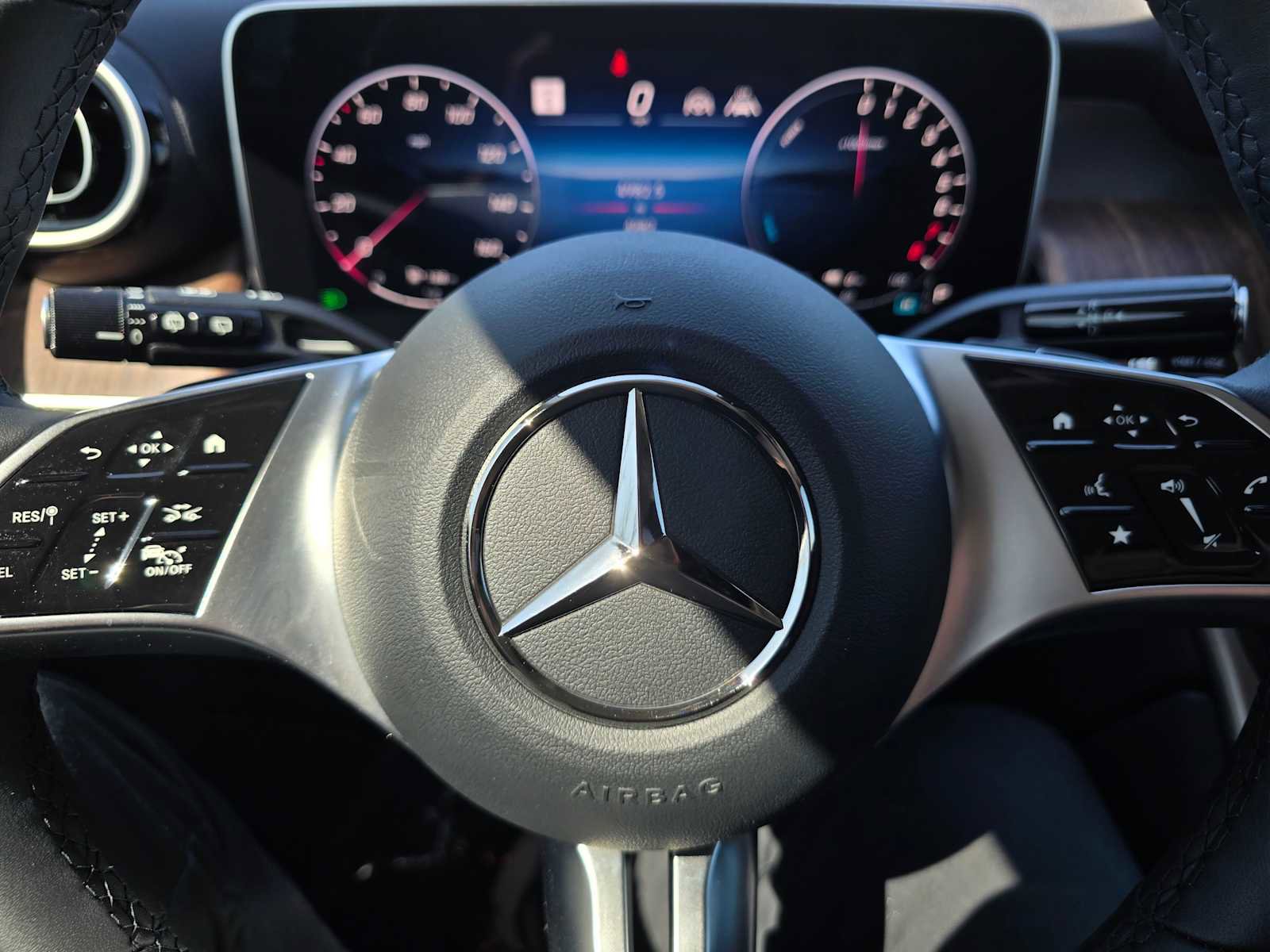 Used 2025 Mercedes-Benz GLC 350e 4MATIC image 24