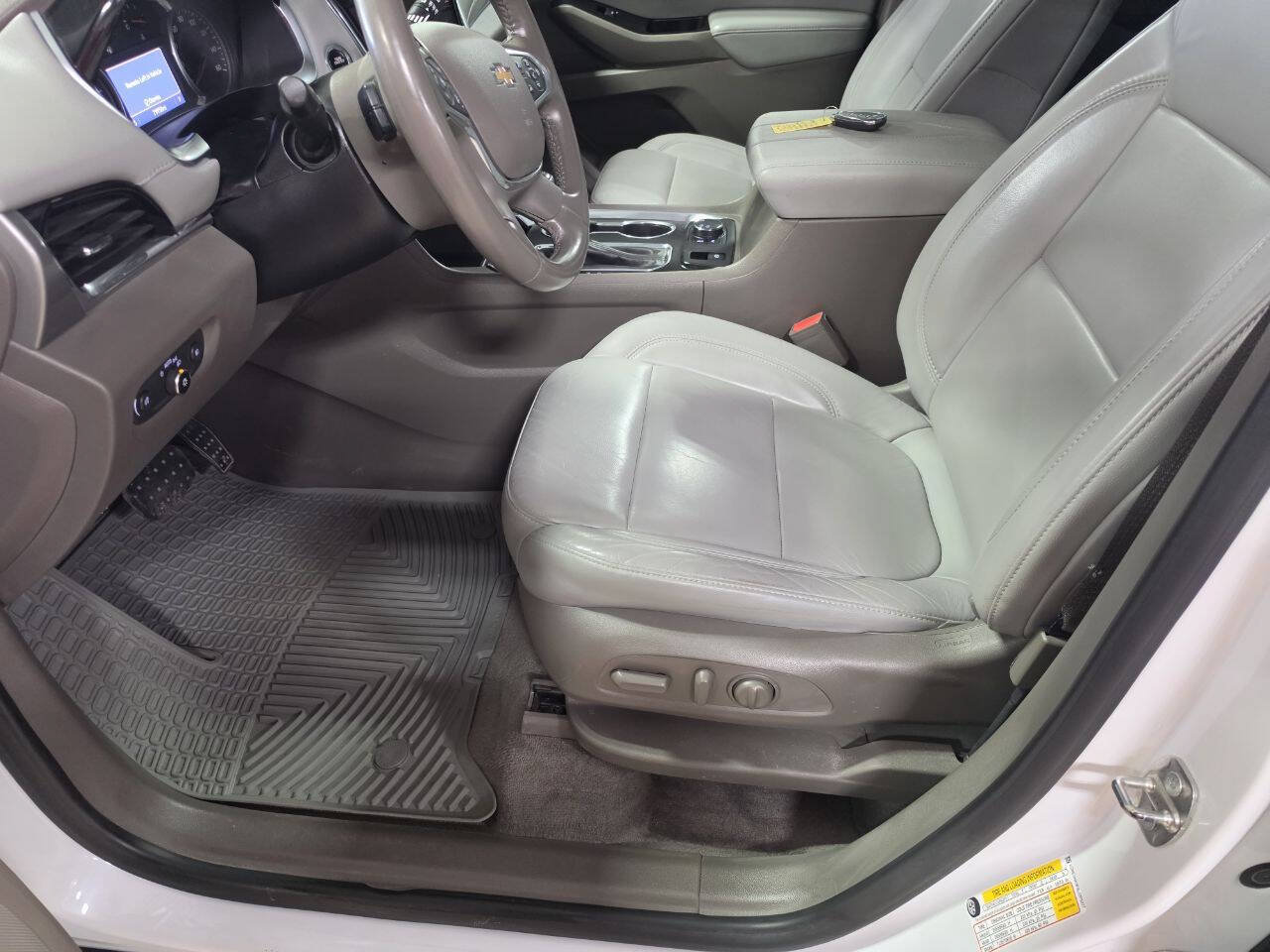 Used 2020 Chevrolet Traverse LT w/ LT Premium Package AWD/4WD image 24
