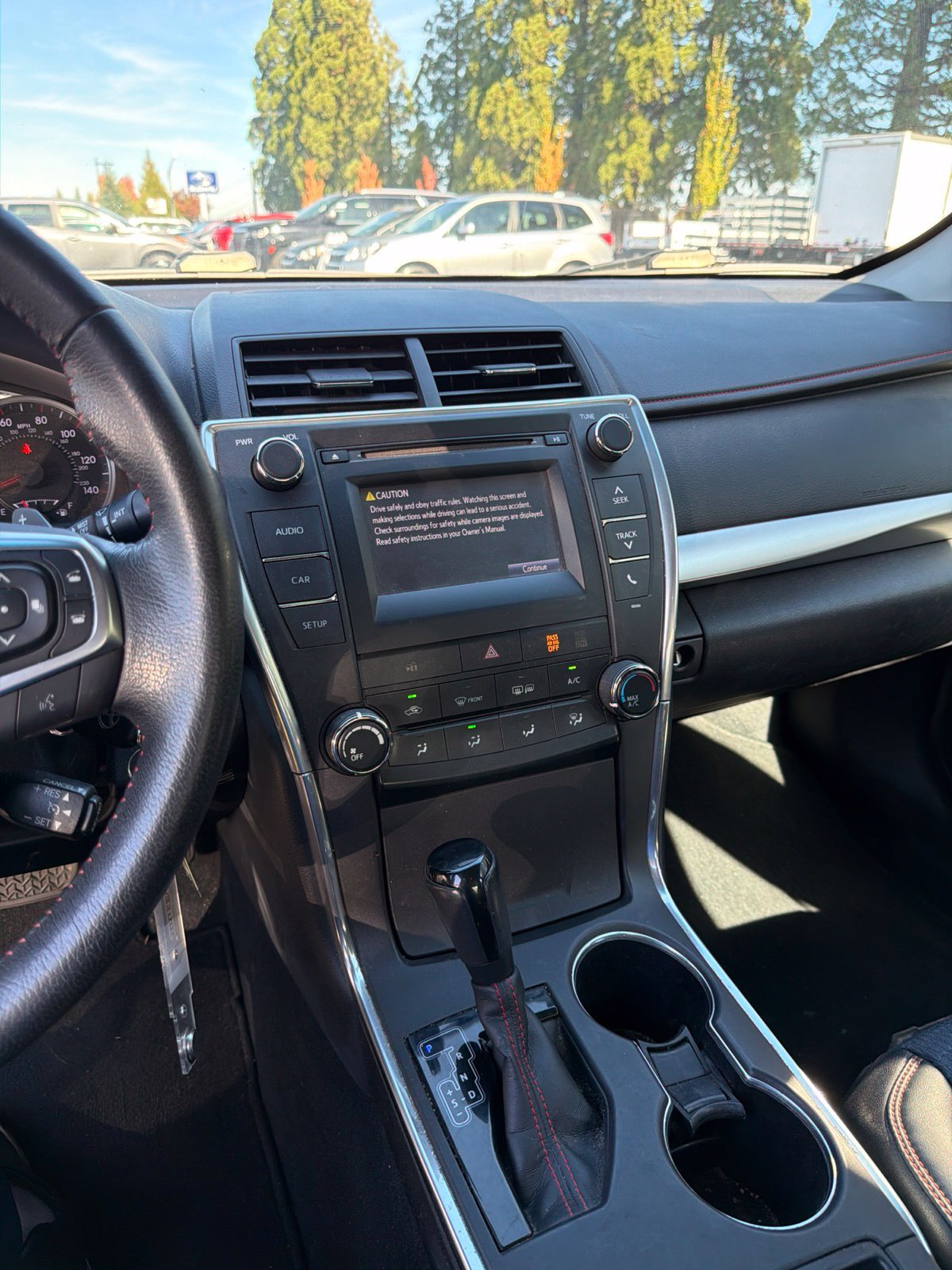 Used 2015 Toyota Camry SE FWD image 9