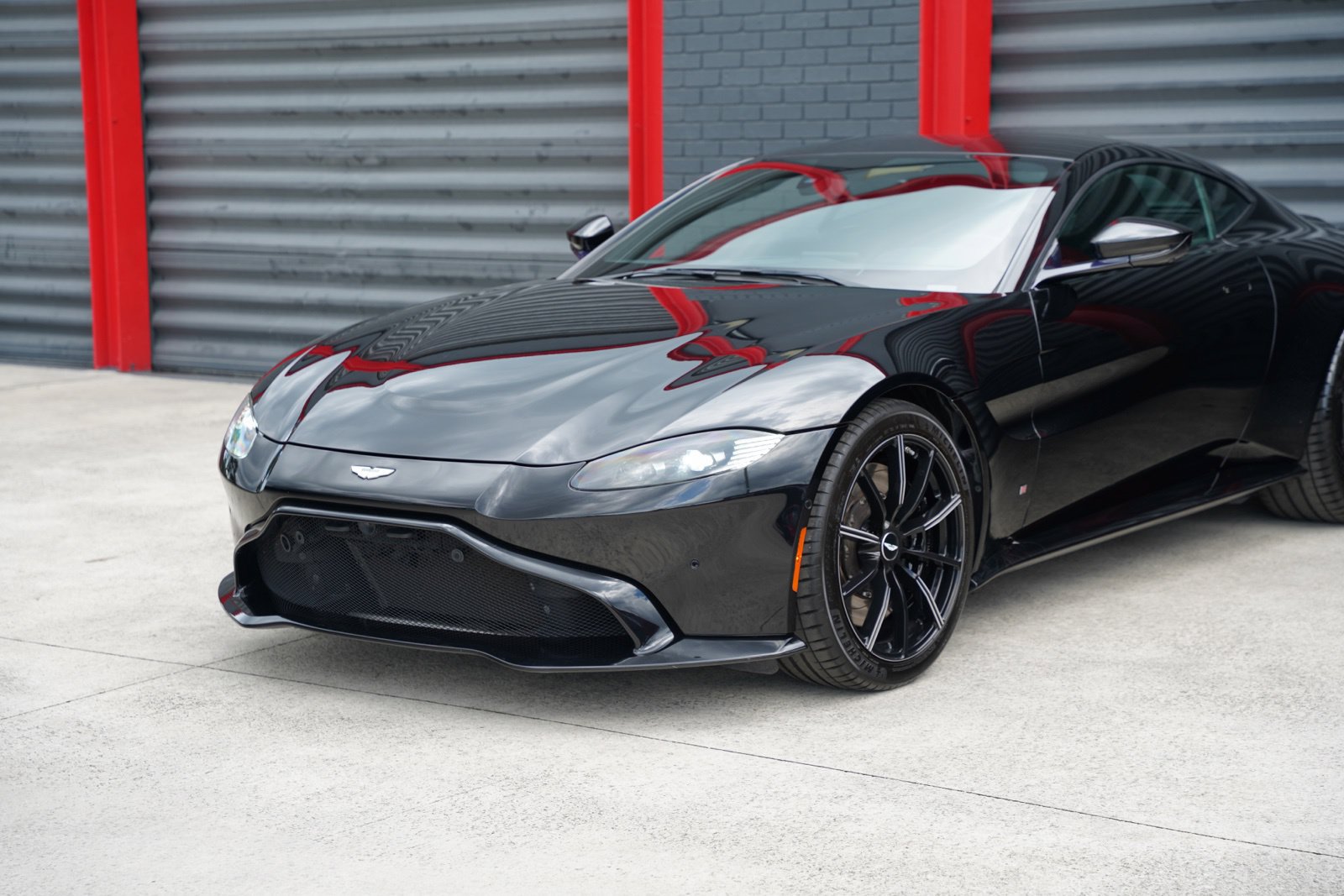 Used 2019 Aston Martin V8 Vantage Coupe RWD image 7