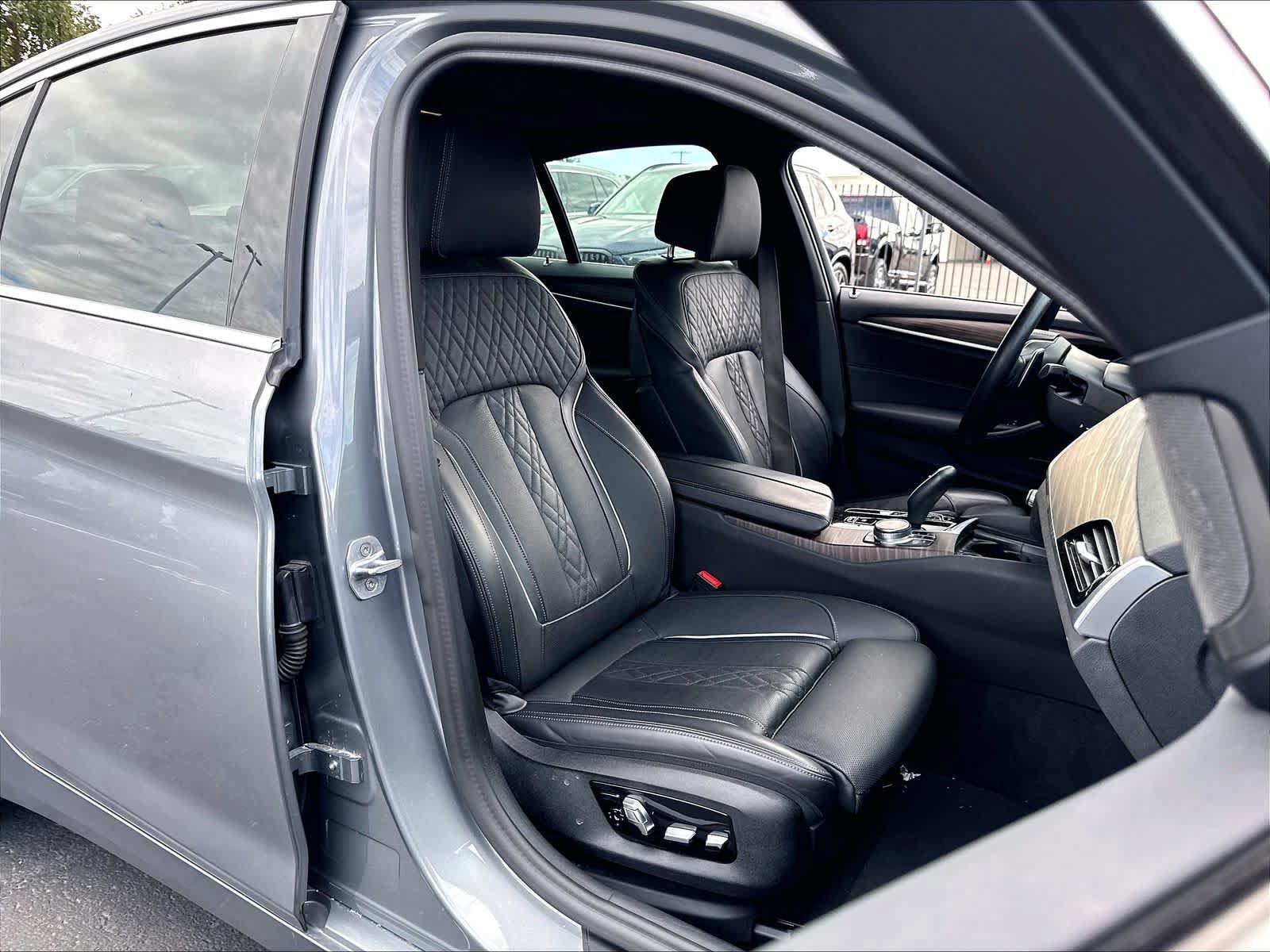 Used 2023 BMW 530e w/ Premium Package RWD image 29