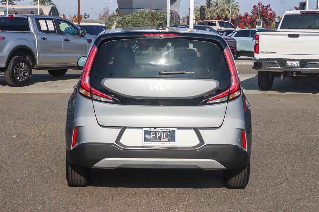 Used 2023 Kia Soul LX w/ LX Technology Package image 3