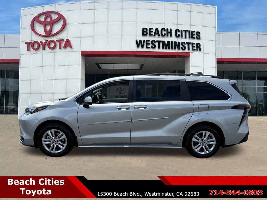 Used 2025 Toyota Sienna XLE w/ XLE Plus Package FWD image 7