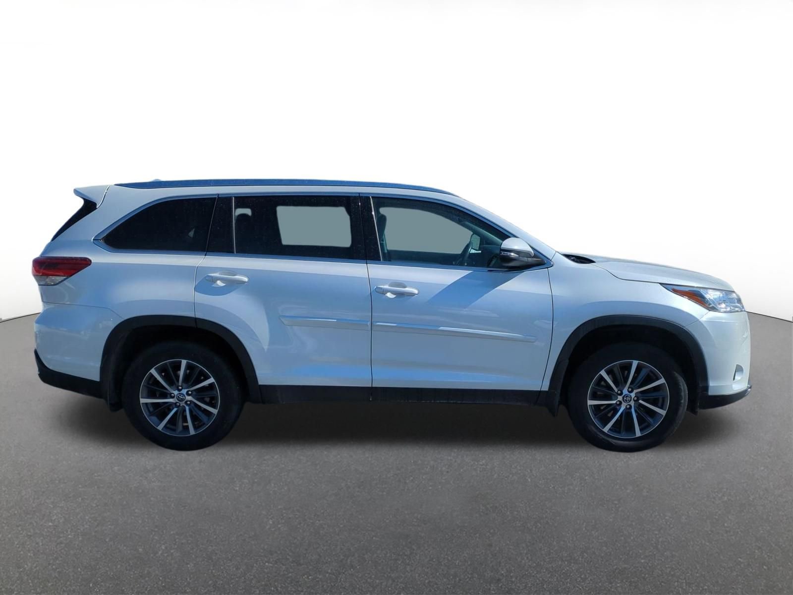 Used 2019 Toyota Highlander XLE image 2