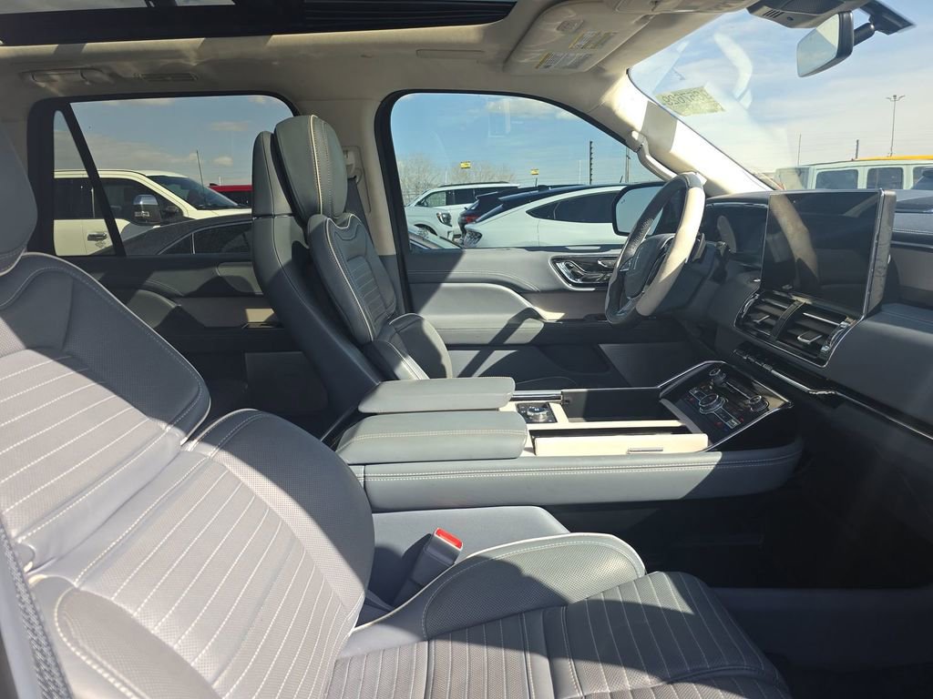 Used 2023 Lincoln Navigator L Black Label image 8