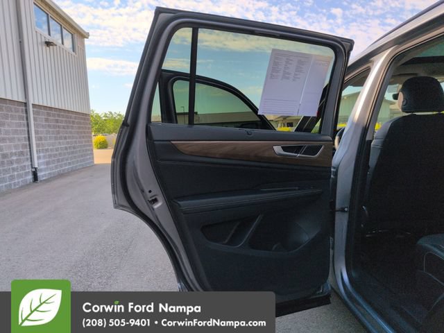 Used 2024 Volkswagen Atlas SE AWD/4WD image 25