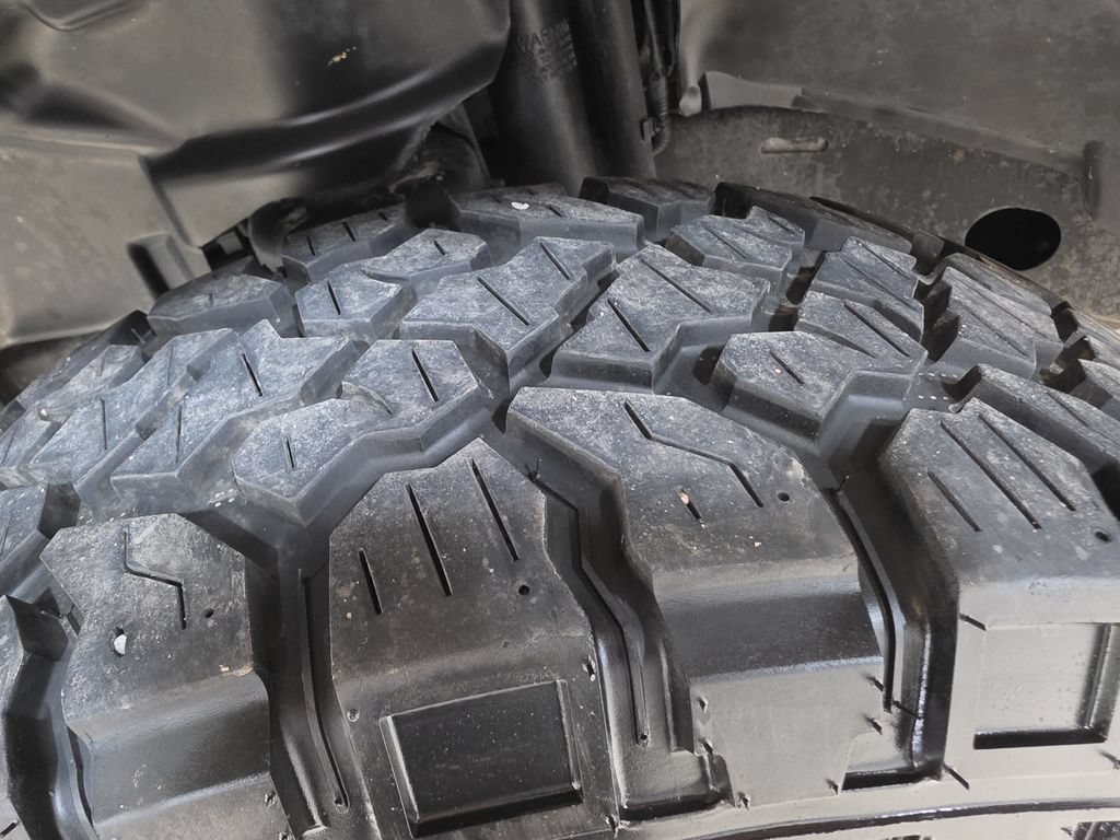 Used 2018 Jeep Wrangler Unlimited Rubicon w/ Dual Top Group AWD/4WD image 25