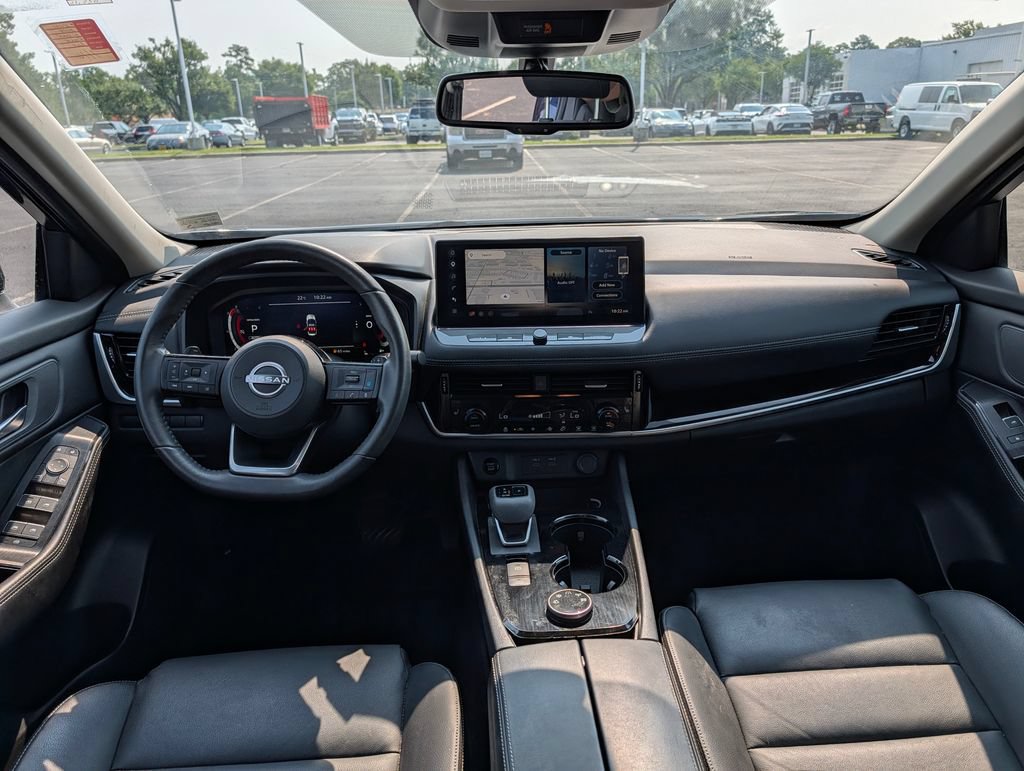 Used 2024 Nissan Rogue SL AWD/4WD image 2