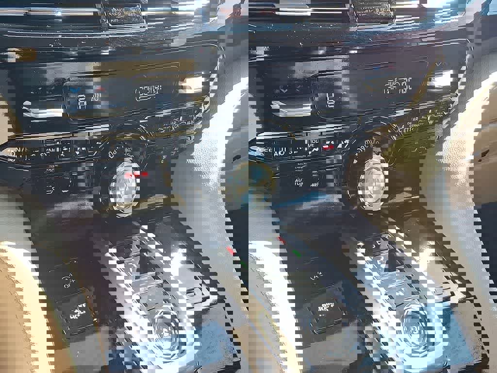 Used 2023 Acura MDX SH-AWD image 12