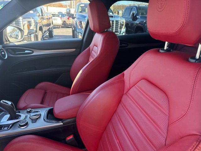 Used 2024 Alfa Romeo Stelvio Veloce image 12