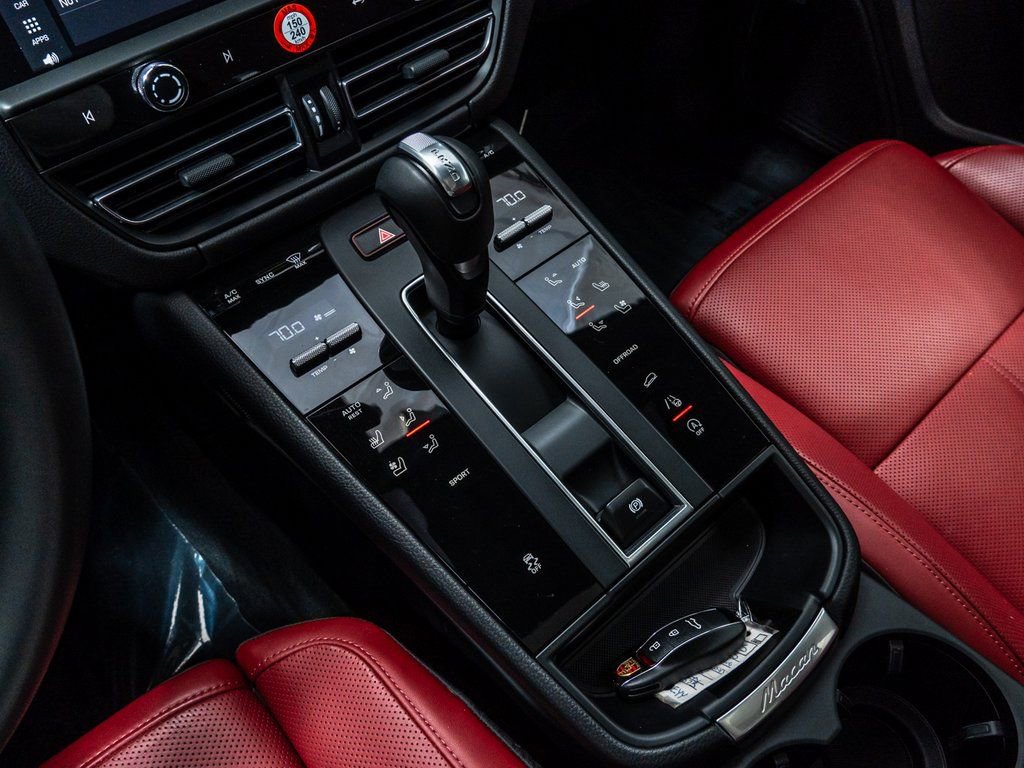 Used 2025 Porsche Macan image 19