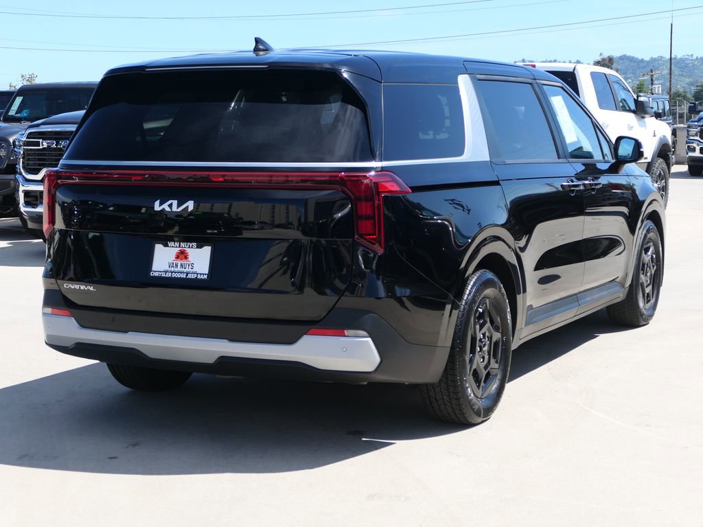 Used 2025 Kia Carnival image 3