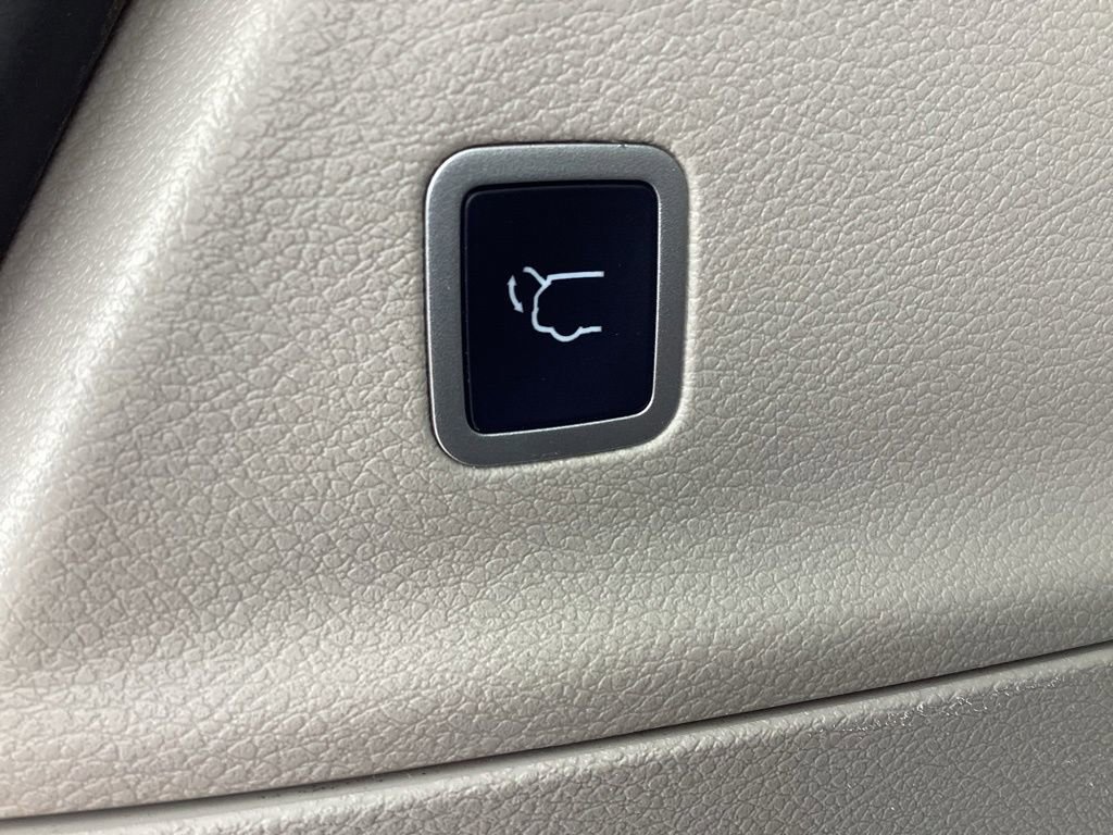 Used 2024 Chrysler Pacifica Touring-L image 13