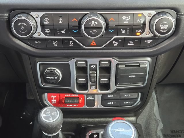Used 2025 Jeep Gladiator Mojave AWD/4WD image 18