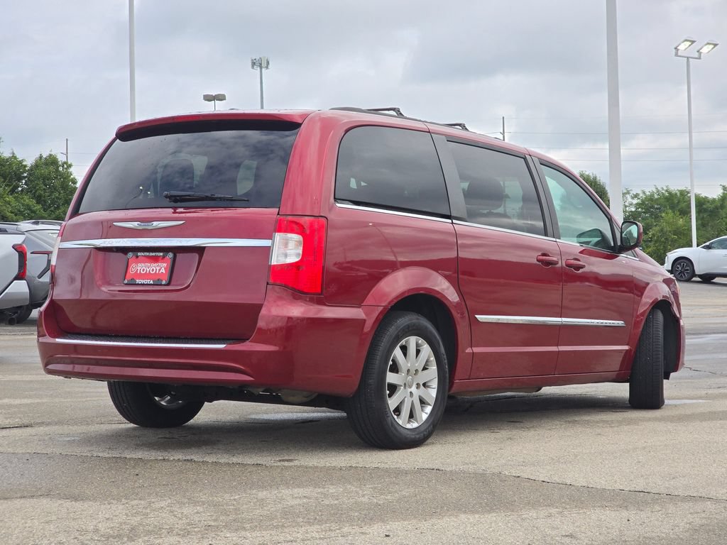 Used 2016 Chrysler Town & Country Touring FWD image 28