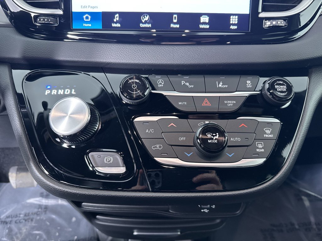 New 2026 Chrysler Voyager LX FWD image 25