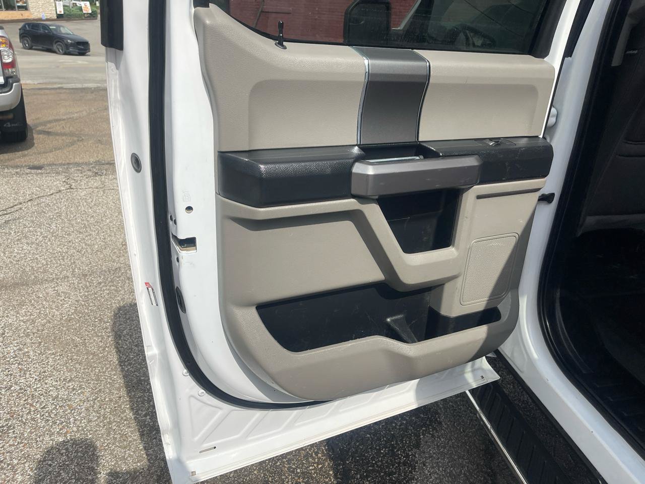 Used 2019 Ford F150 XLT w/ Equipment Group 302A Luxury AWD/4WD image 26
