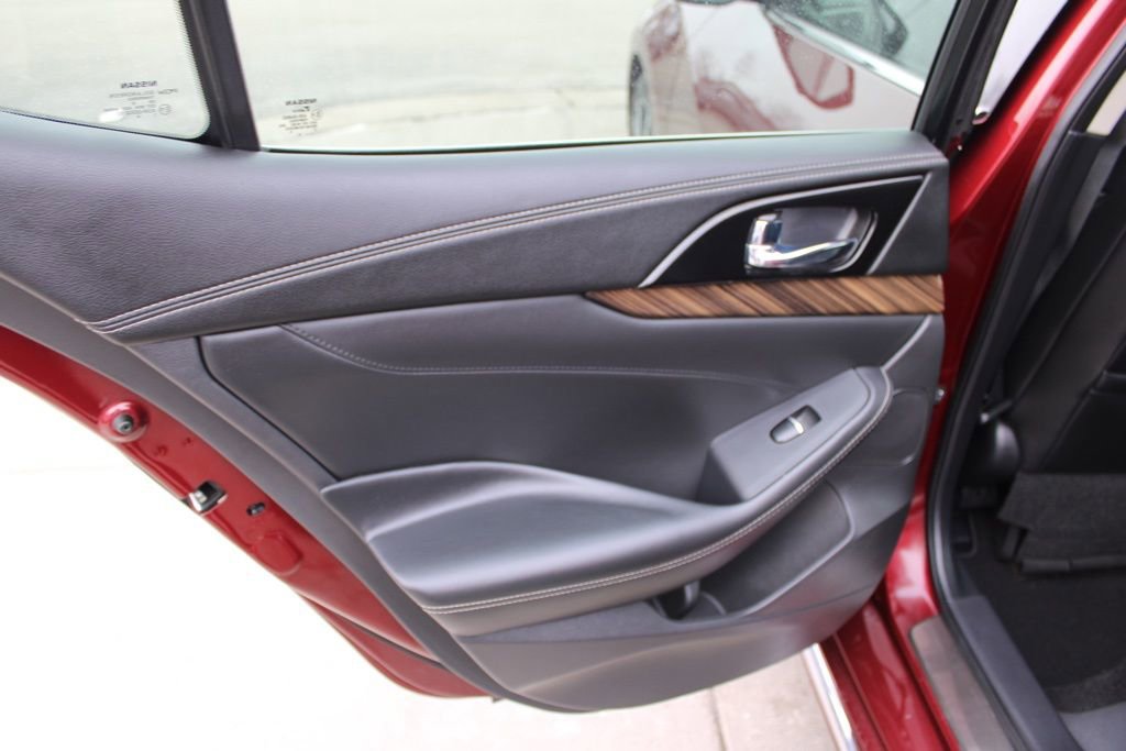 Used 2017 Nissan Maxima Platinum image 25