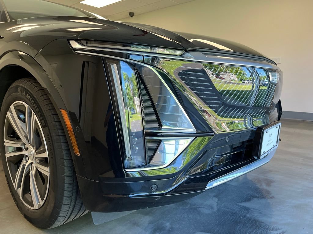 Used 2024 Cadillac Lyriq Luxury w/ LPO, Floor Liner Package AWD/4WD image 6