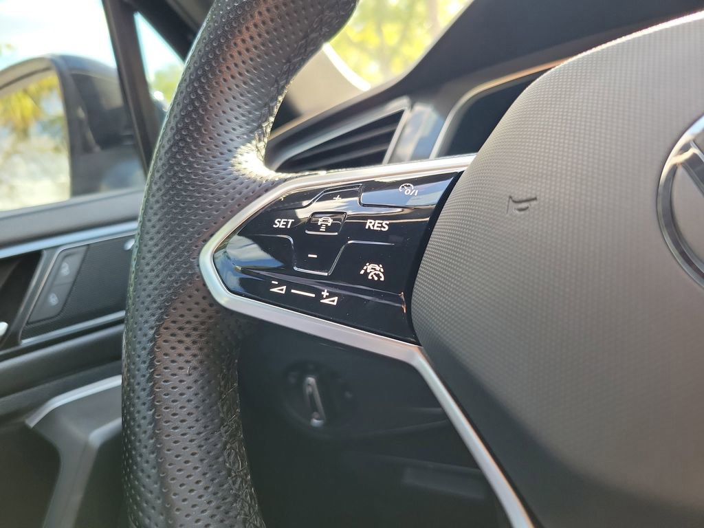 Used 2023 Volkswagen Tiguan SEL R-Line image 26