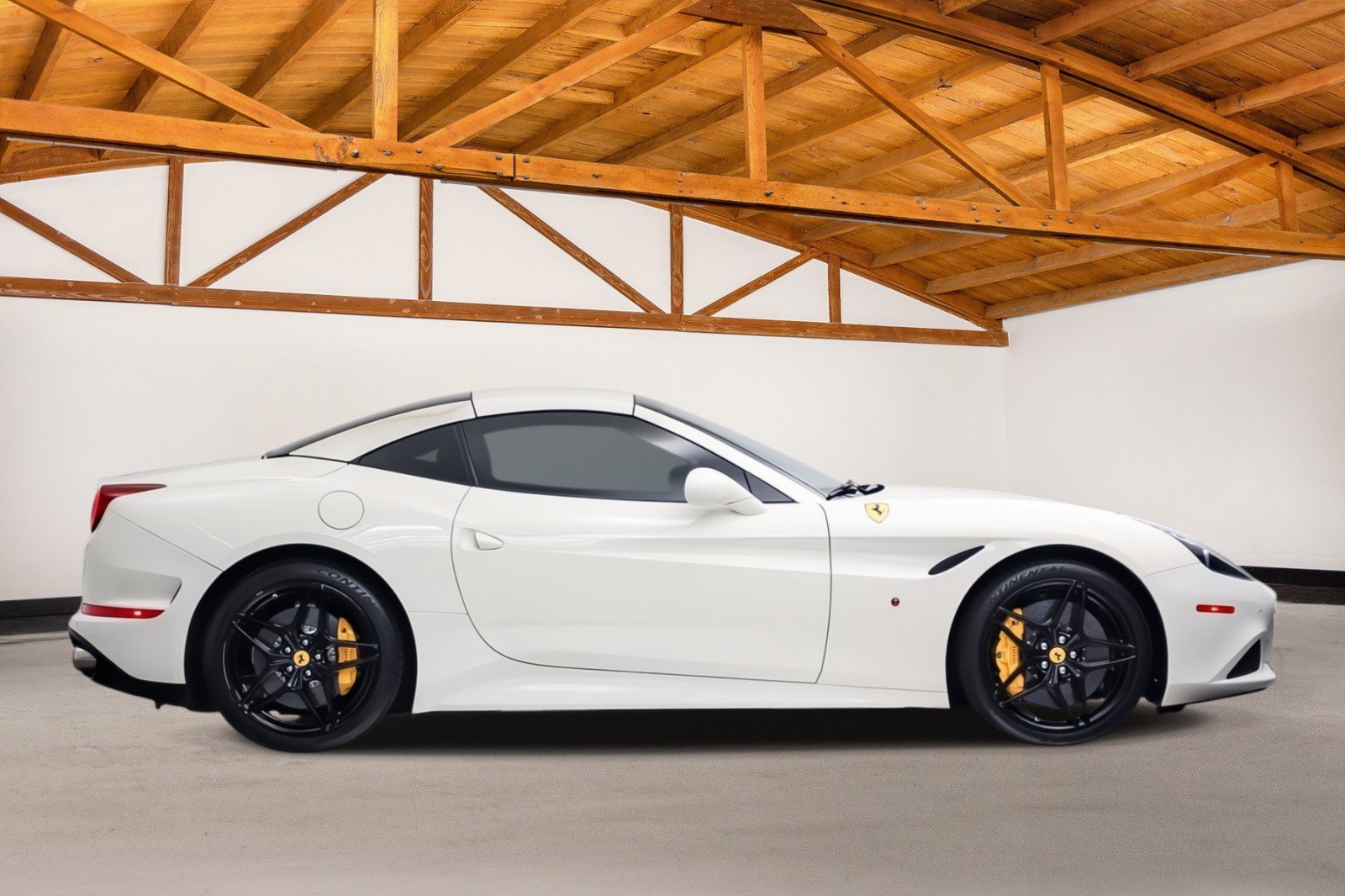 Used 2017 Ferrari California T RWD image 7