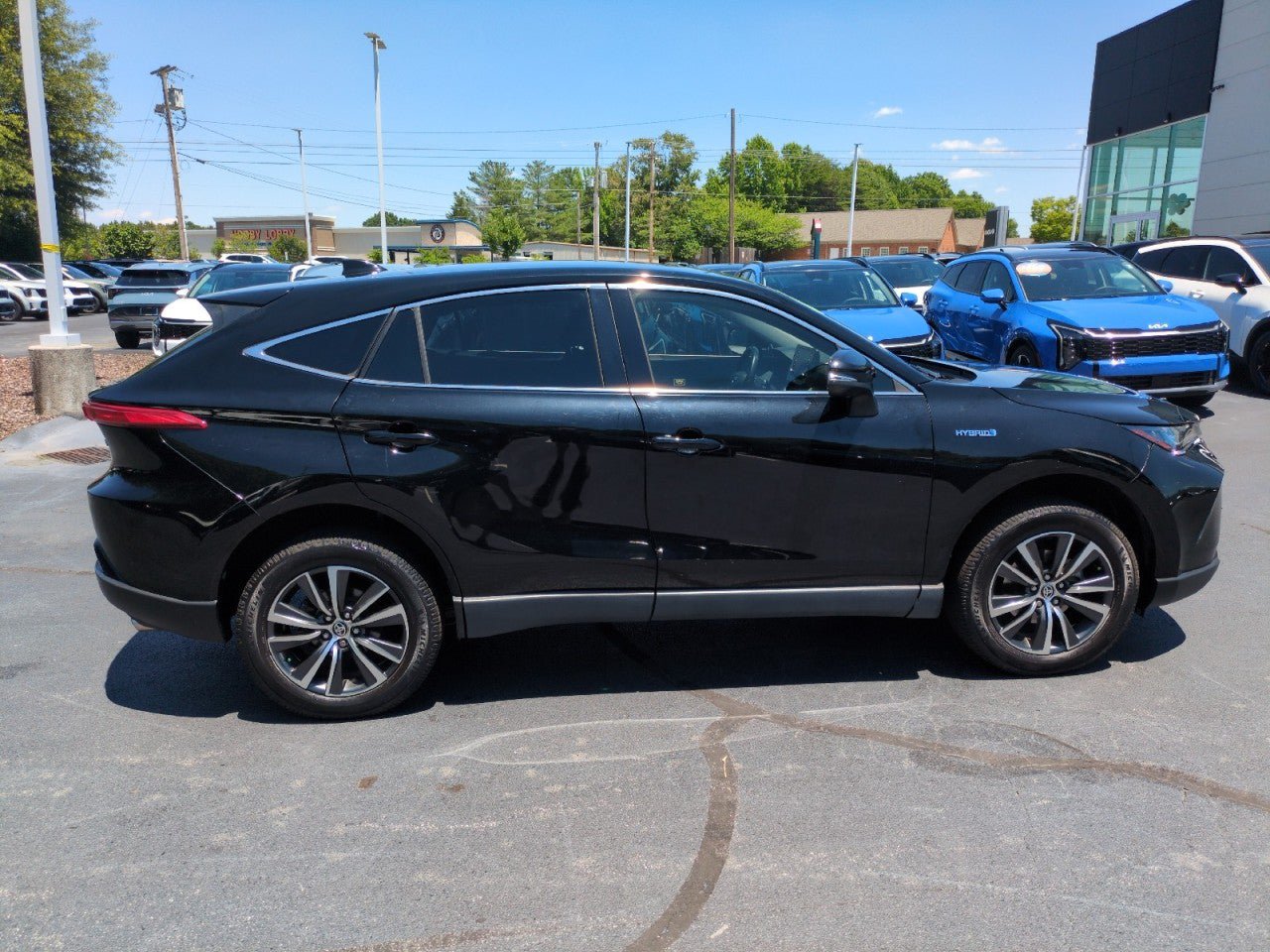 Used 2021 Toyota Venza LE AWD/4WD image 8