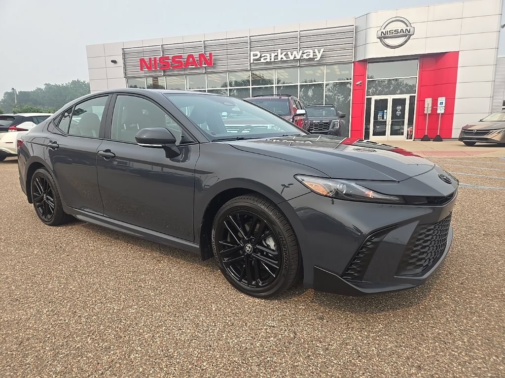 Used 2025 Toyota Camry SE AWD/4WD image 1