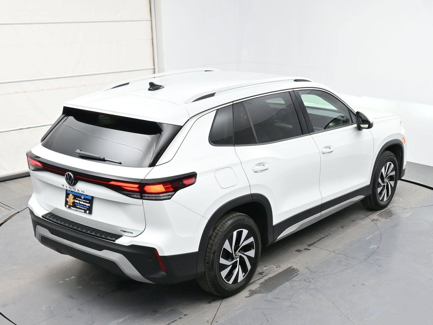 Certified 2025 Volkswagen Tiguan S image 35