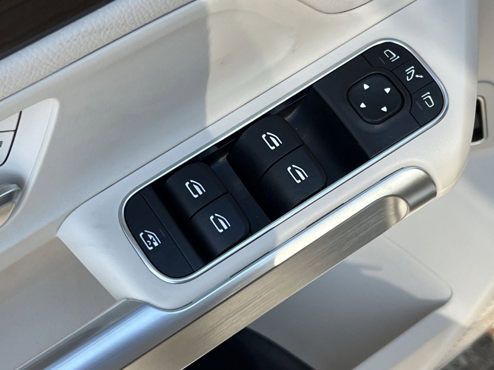 Certified 2026 Mercedes-Benz GLB 250 4MATIC image 13