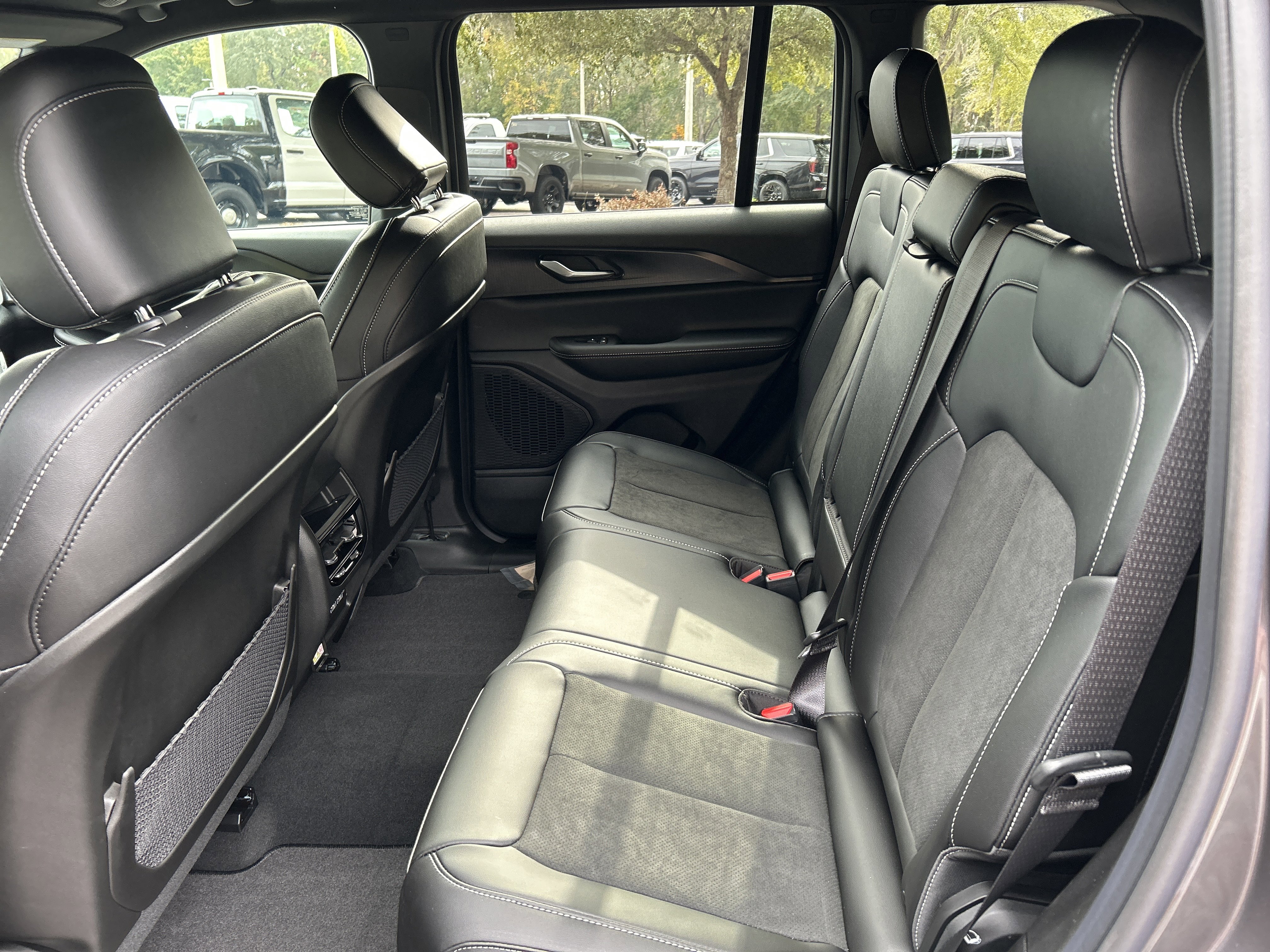 New 2025 Jeep Grand Cherokee Altitude image 38