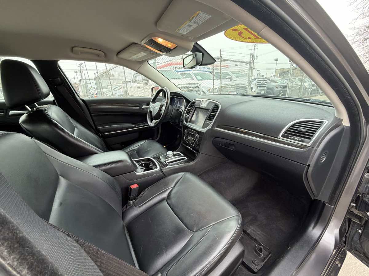 Used 2015 Chrysler 300 Limited w/ Driver Convenience Group image 23