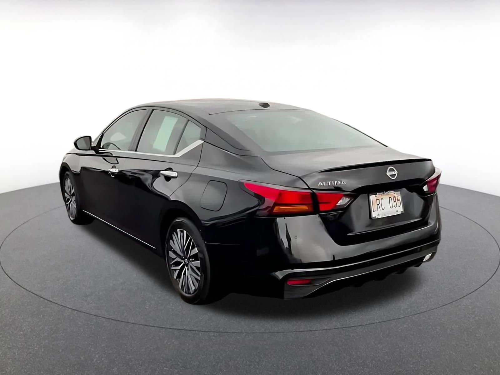 Used 2025 Nissan Altima 2.5 SV image 11