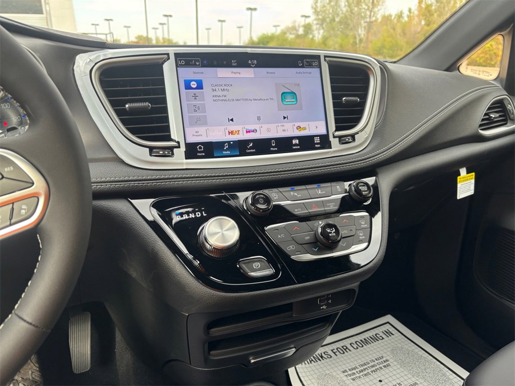 New 2026 Chrysler Pacifica Select image 25